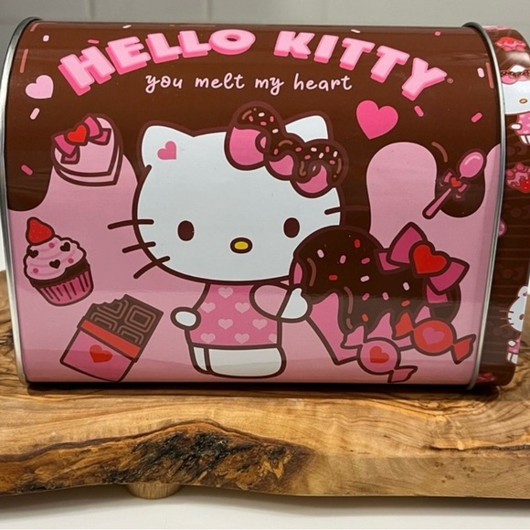 Hello Kitty Valentines mailbox - Picture 2 of 5